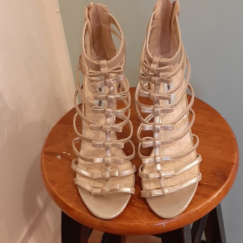 So cuteBetsey Johnson bow gladiator heels Party!